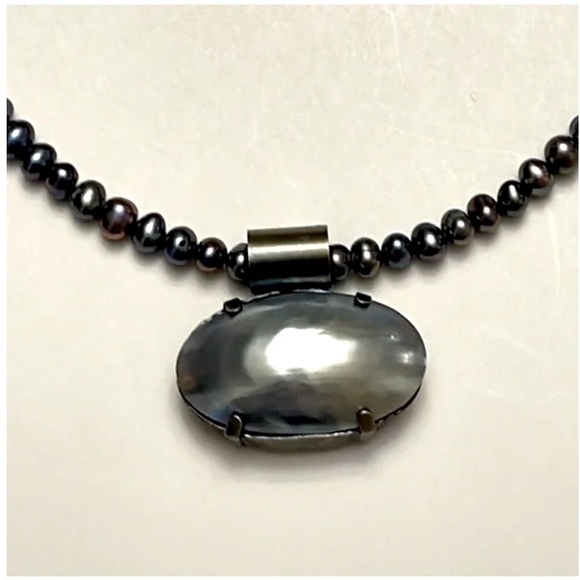 Black Cultured Pearl Necklace w Mother of Pearl Pendant & Sterling Silver Clasp - Picture 3 of 6